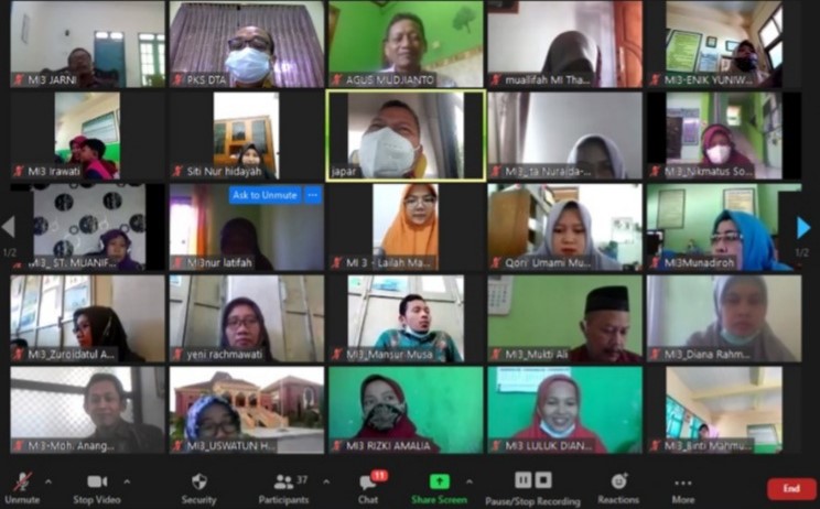 Berikan Materi Melalui Zoom, Kepala BDK Surabaya Sampaikan Standar Kompetensi bagi Guru